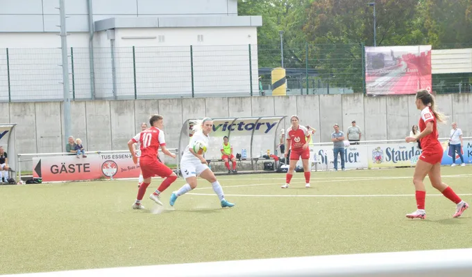 1. ETB Frauen gewinnen Saisonauftakt mit 7:0