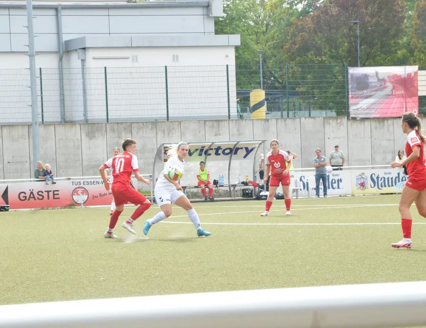 1. ETB Frauen gewinnen Saisonauftakt mit 7:0