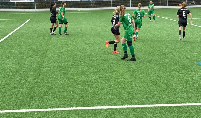 2. Frauen reisen zum Spitzenreiter