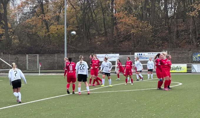 1. Frauen verlieren beim Spitzenreiter