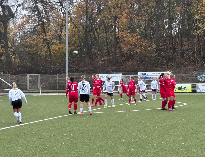 1. Frauen verlieren beim Spitzenreiter