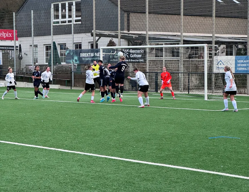 1. Frauen verlieren gegen Landesligisten