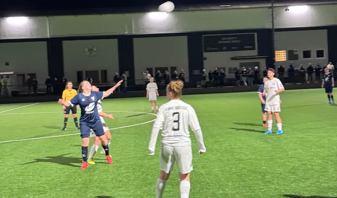 1. Frauen zwingen Kray ins Elfmeterschiessen 