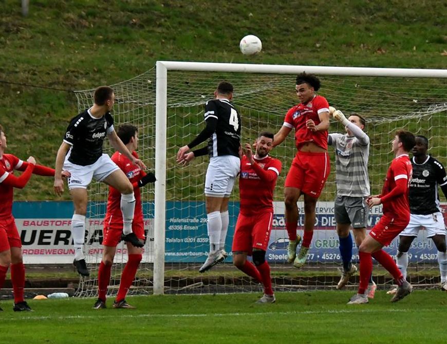 Starke Leistung der Schwarz-Weißen sorgt für 3:0-Sieg